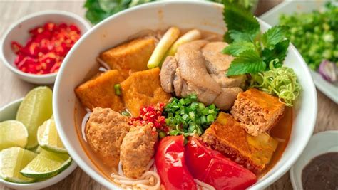  Bún Riêu Cua - 달콤함과 신선함이 어우러진 오앙의 깊은 맛!