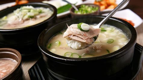  Dwaeji Gukbap은 고소함과 깊은 감칠맛으로 가득한 일품!